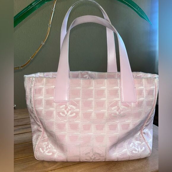 CHANEL Pink CC logo Travel Ligne Tote - Picture 2 of 15